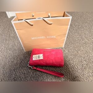 NWT Michael Kors Jet Set Phone Wristlet - Hibiscus